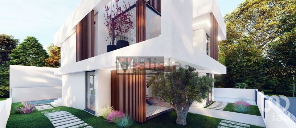 Moradia T4 em Charneca De Caparica E Sobreda de 150 m²