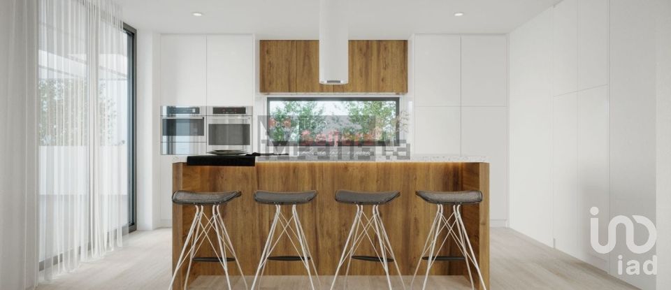 Moradia T4 em Charneca De Caparica E Sobreda de 150 m²