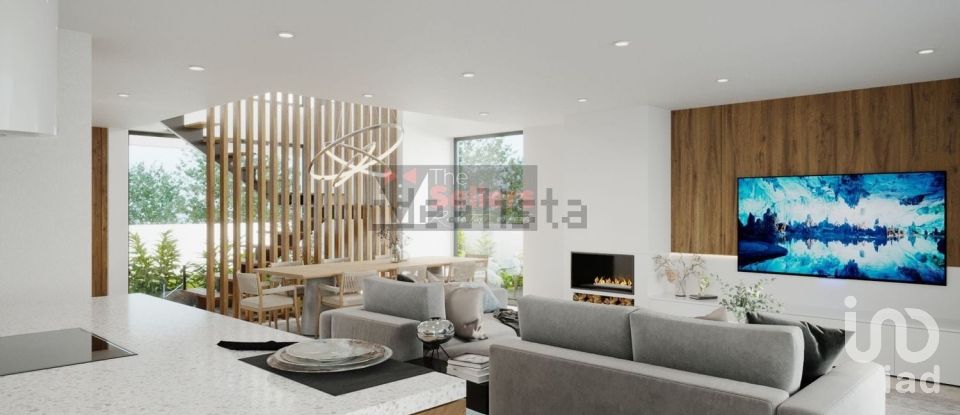 Moradia T4 em Charneca De Caparica E Sobreda de 150 m²