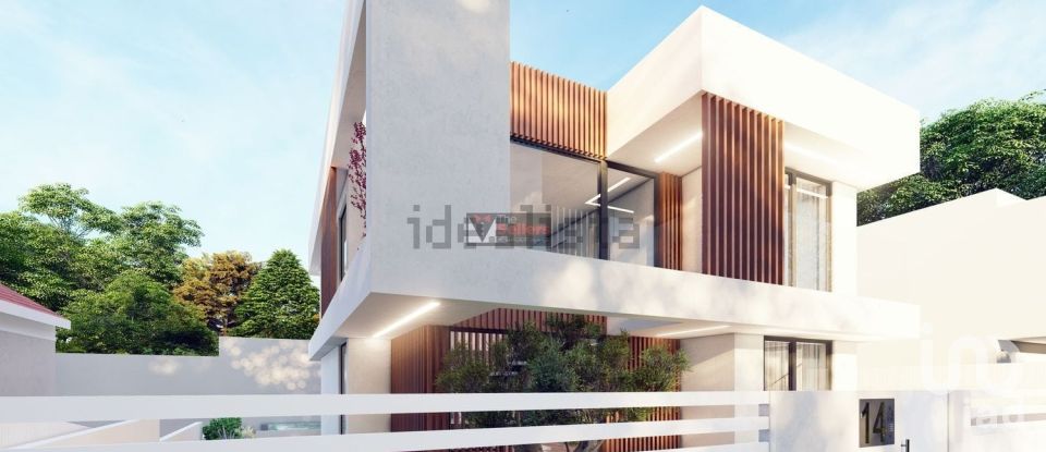Moradia T4 em Charneca De Caparica E Sobreda de 150 m²