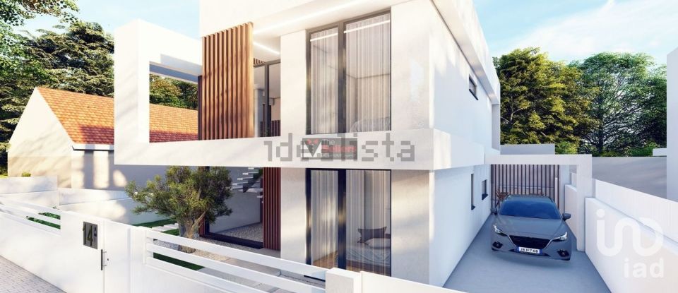 Moradia T4 em Charneca De Caparica E Sobreda de 150 m²