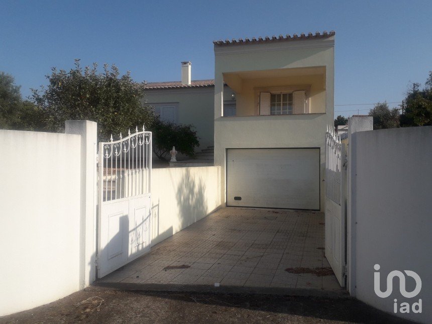 Moradia T3 em Aldeia do Mato e Souto de 330 m²