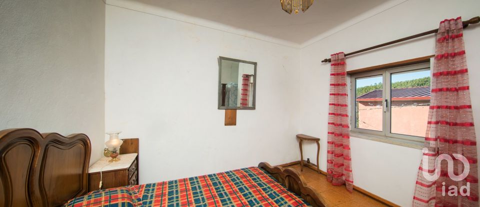 Casa de aldeia T2 em Castanheira de Pêra e Coentral de 144 m²