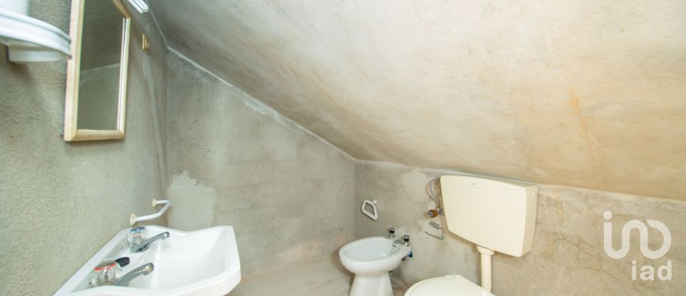 Casa de aldeia T2 em Castanheira de Pêra e Coentral de 144 m²