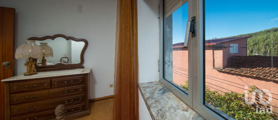 Casa de aldeia T2 em Castanheira de Pêra e Coentral de 144 m²