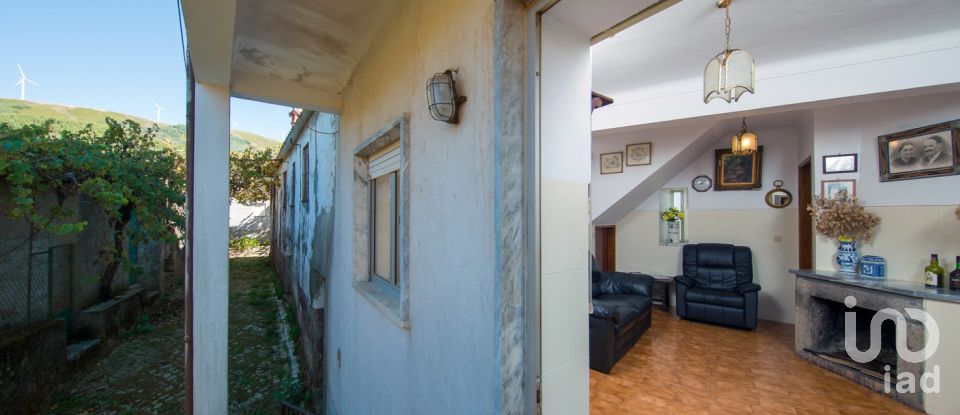 Casa de aldeia T2 em Castanheira de Pêra e Coentral de 144 m²