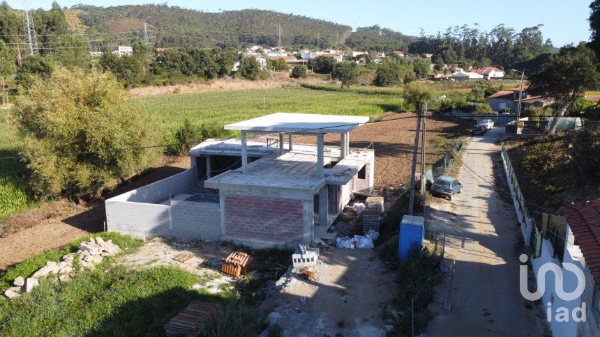 Maison T3 à Palmeira de Faro e Curvos de 230 m²