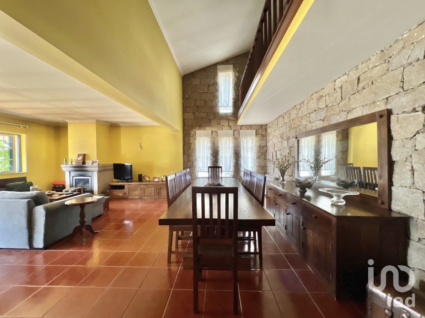 Moradia T4 em Vouzela e Paços de Vilharigues de 260 m²