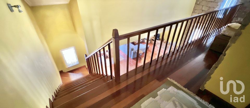 Moradia T4 em Vouzela e Paços de Vilharigues de 260 m²