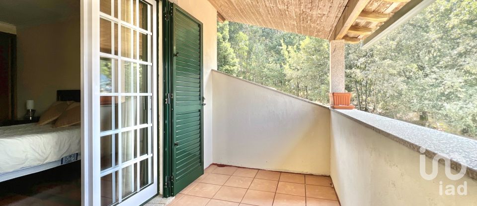 Moradia T4 em Vouzela e Paços de Vilharigues de 260 m²