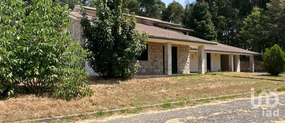 Moradia T4 em Vouzela e Paços de Vilharigues de 260 m²