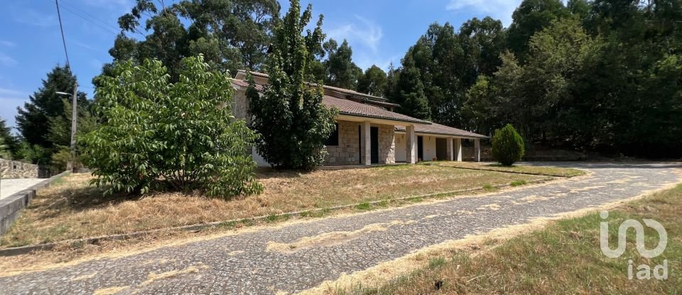 Moradia T4 em Vouzela e Paços de Vilharigues de 260 m²