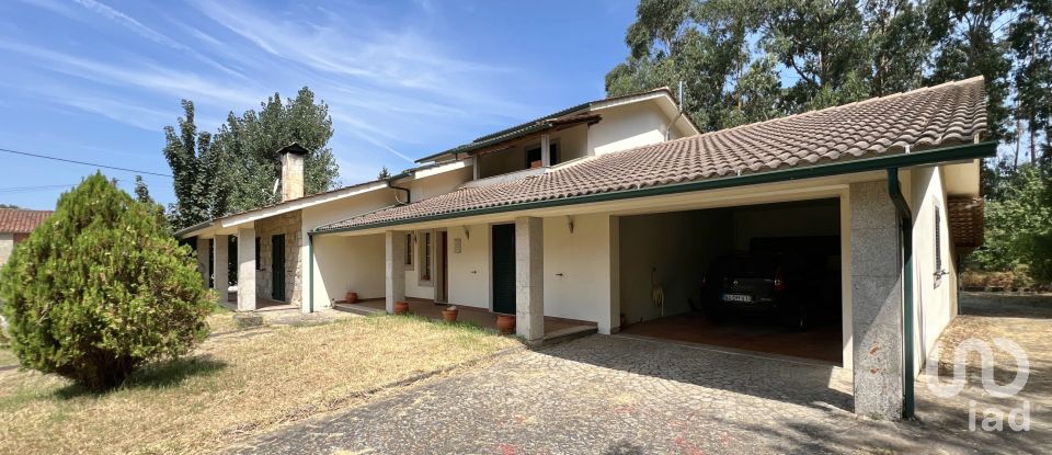 Moradia T4 em Vouzela e Paços de Vilharigues de 260 m²