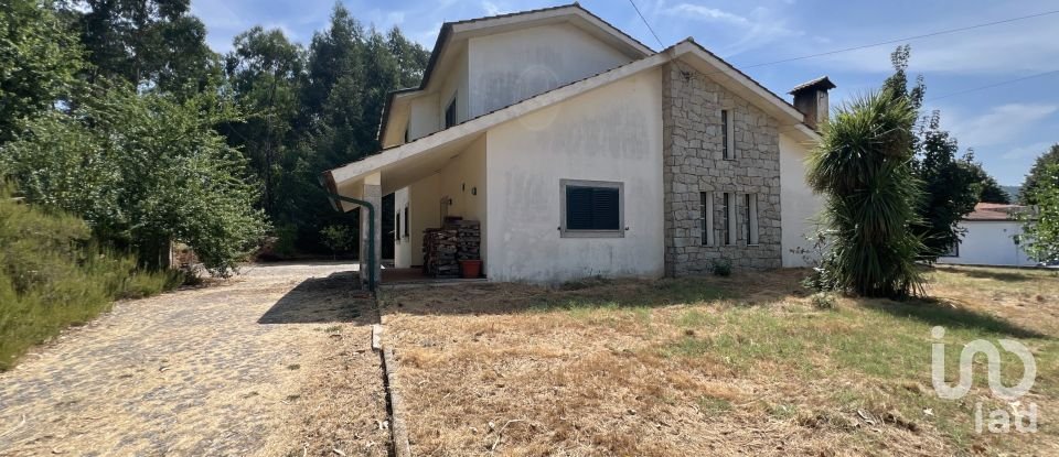 Moradia T4 em Vouzela e Paços de Vilharigues de 260 m²