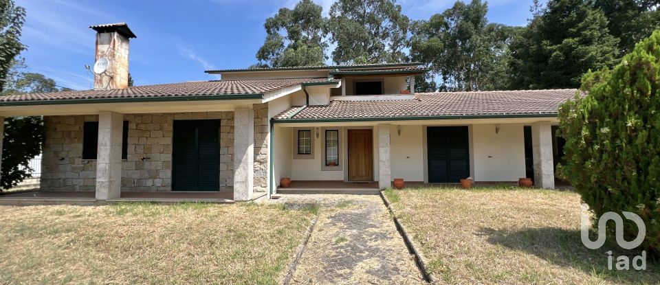 Moradia T4 em Vouzela e Paços de Vilharigues de 260 m²