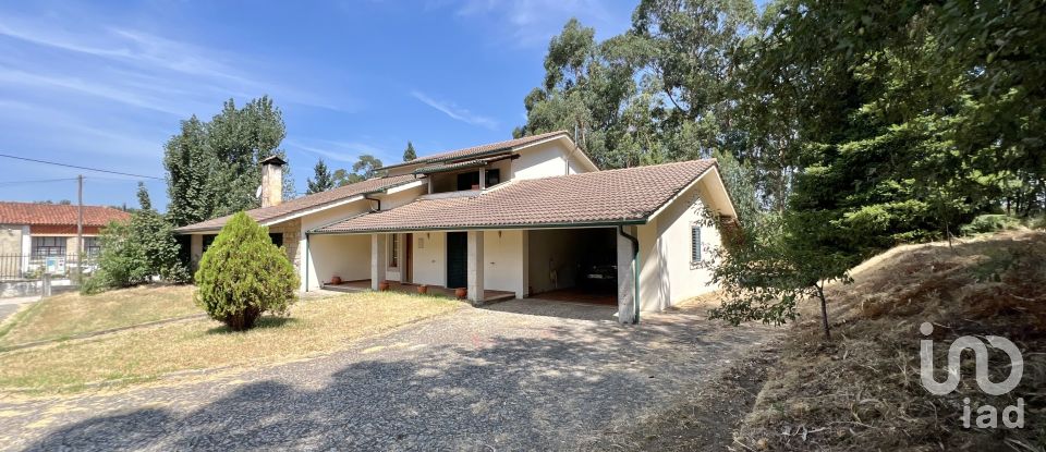 Moradia T4 em Vouzela e Paços de Vilharigues de 260 m²