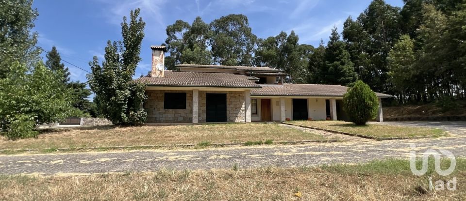 Moradia T4 em Vouzela e Paços de Vilharigues de 260 m²