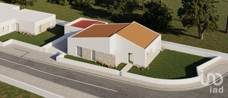 House T3 in Monte Real e Carvide of 233 m²