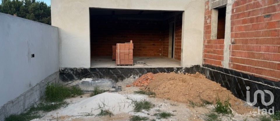 House T3 in Monte Real e Carvide of 233 m²