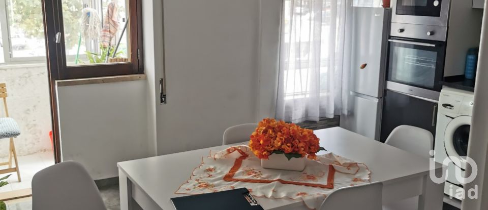 Apartamento T3 em Amora de 69 m²