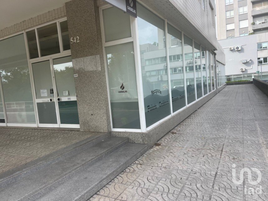 Loja / Estabelecimento Comercial em Cedofeita, Santo Ildefonso, Sé, Miragaia, São Nicolau e Vitória de 286 m²