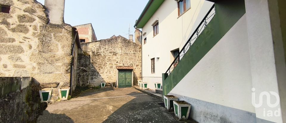 Moradia T6 em Infias de 390 m²