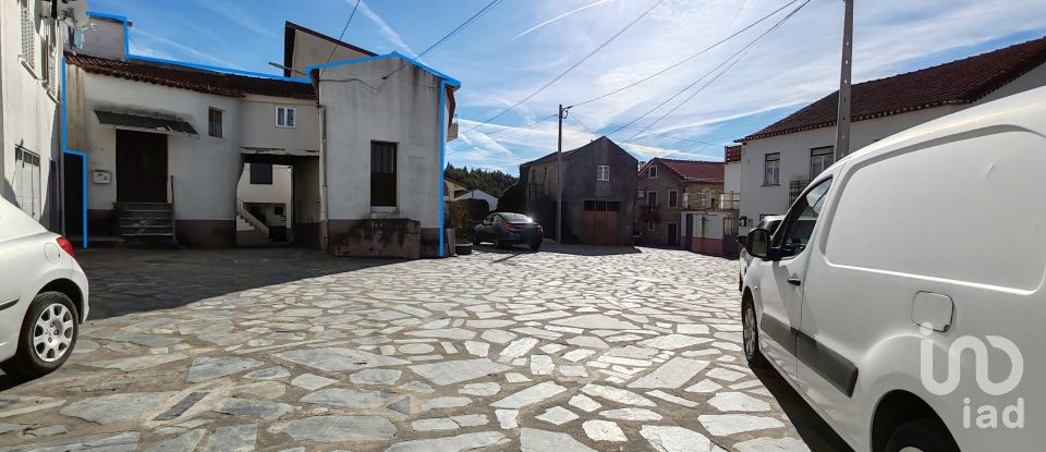 Moradia T4 em Portela do Fojo-Machio de 99 m²