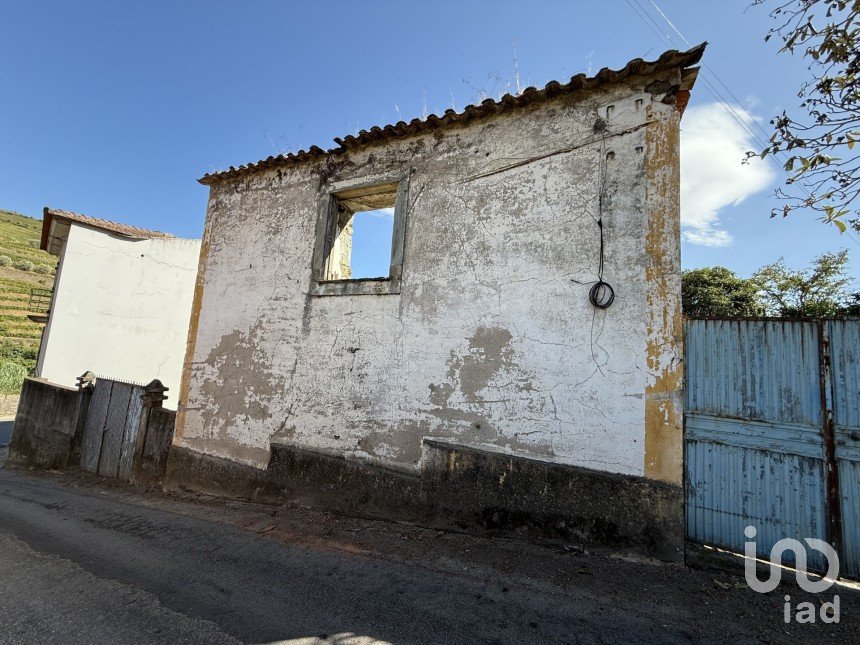 Moradia T2 em Peso da Régua e Godim de 265 m²