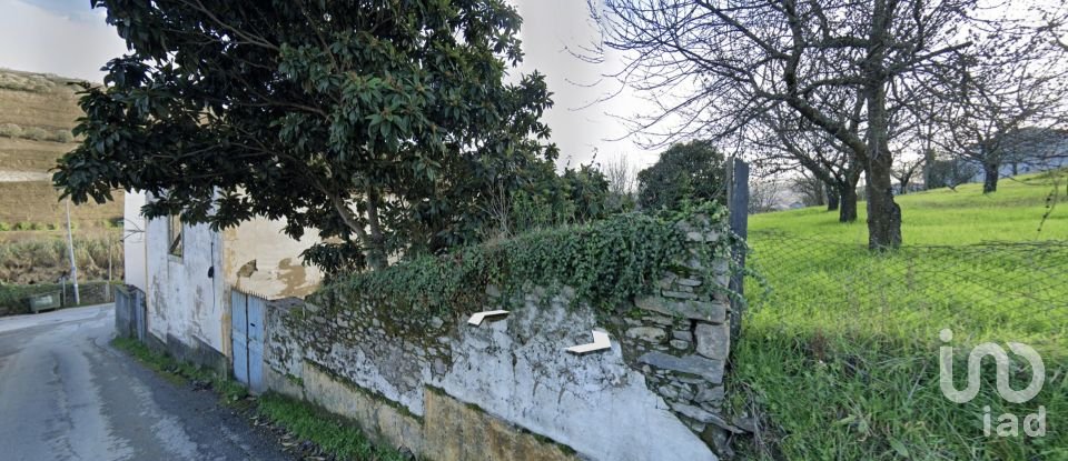 Moradia T2 em Peso da Régua e Godim de 265 m²