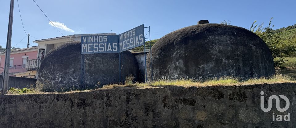 Moradia T2 em Peso da Régua e Godim de 265 m²