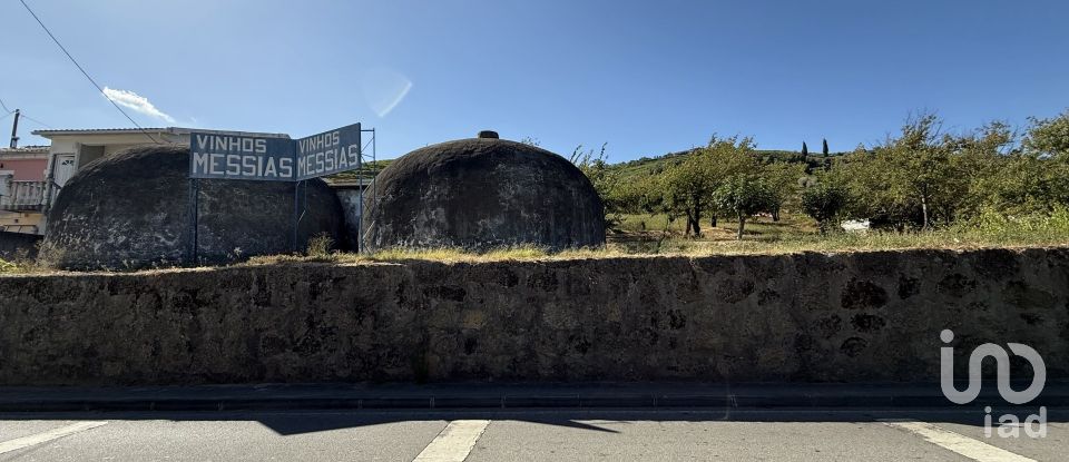 Moradia T2 em Peso da Régua e Godim de 265 m²