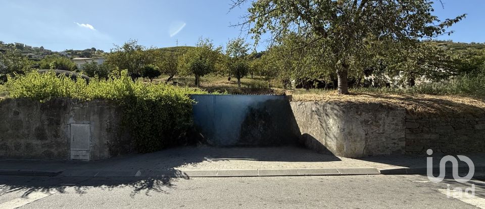 Moradia T2 em Peso da Régua e Godim de 265 m²