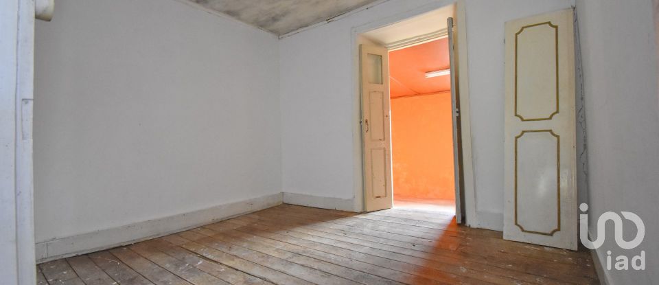 Maison traditionnelle T3 à Miranda do Corvo de 220 m²