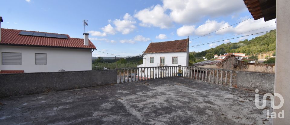 Maison traditionnelle T3 à Miranda do Corvo de 220 m²