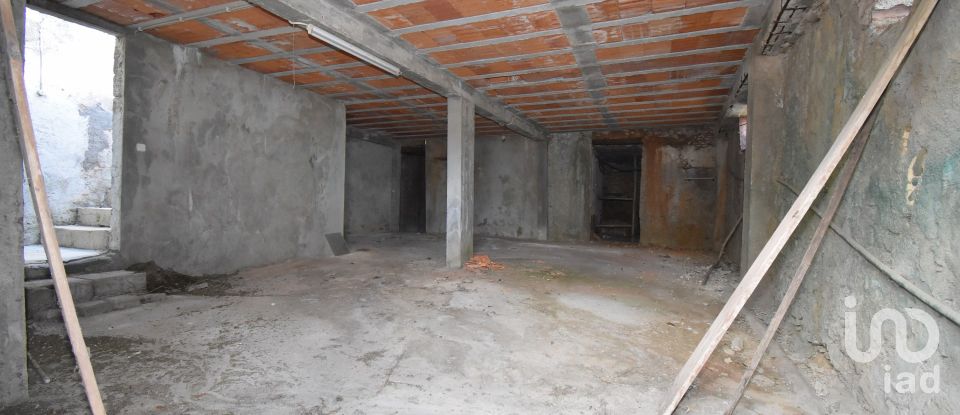 Maison traditionnelle T3 à Miranda do Corvo de 220 m²