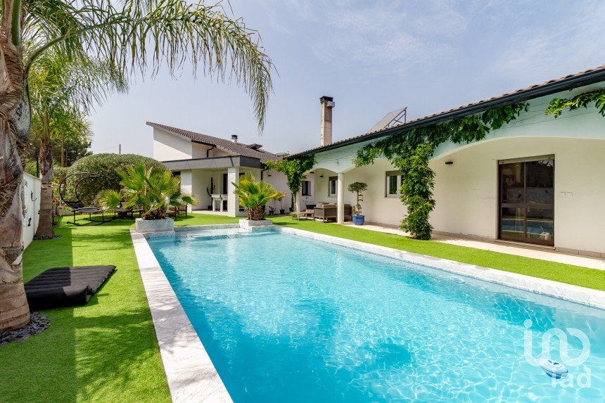 House T4 in Guia, Ilha e Mata Mourisca of 438 m²