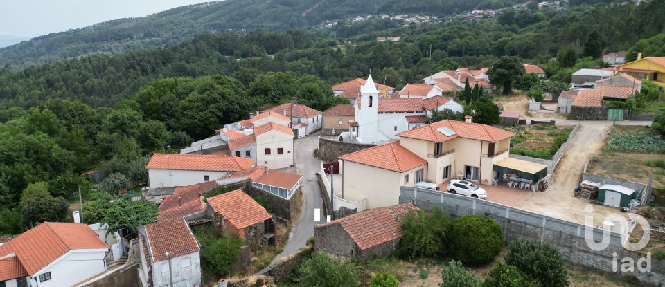 Maison de village T2 à Vila Nova de 250 m²