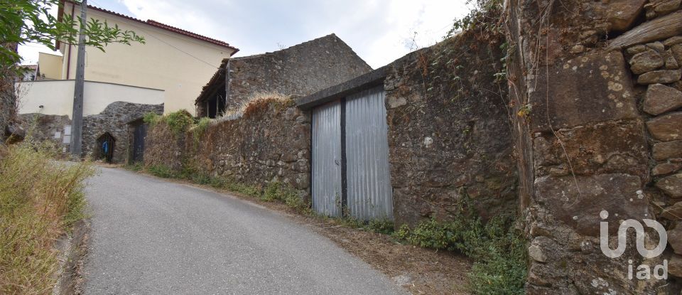 Maison de village T2 à Vila Nova de 250 m²