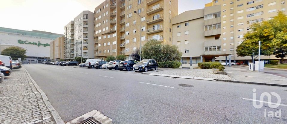 Boutique/Local commercial à Mafamude e Vilar do Paraíso de 95 m²