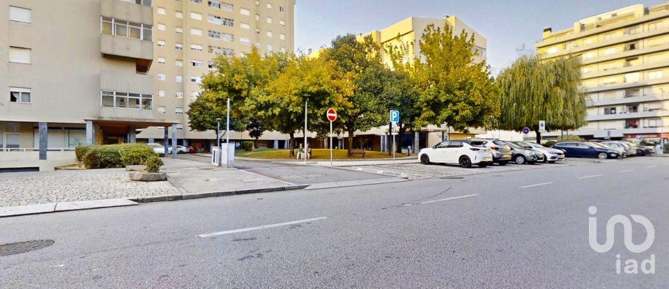 Boutique/Local commercial à Mafamude e Vilar do Paraíso de 95 m²