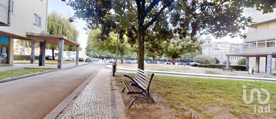 Boutique/Local commercial à Mafamude e Vilar do Paraíso de 95 m²