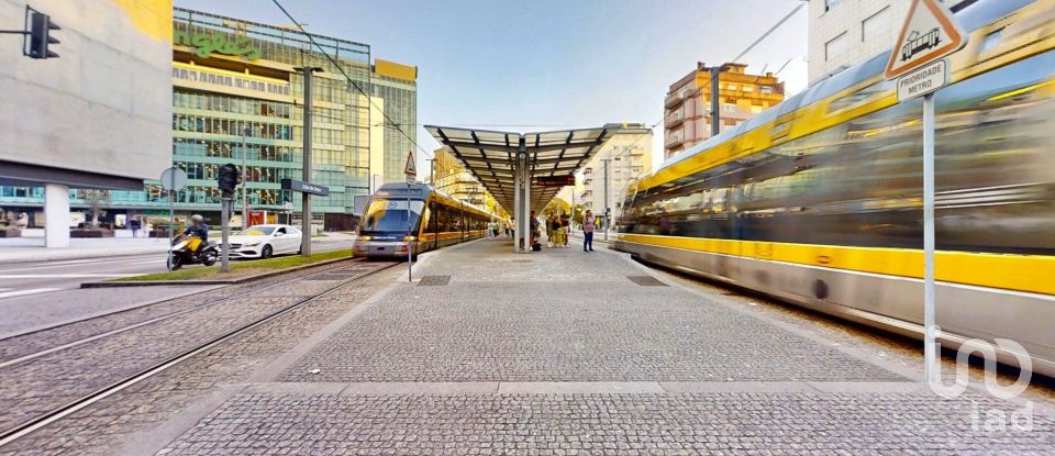 Boutique/Local commercial à Mafamude e Vilar do Paraíso de 95 m²