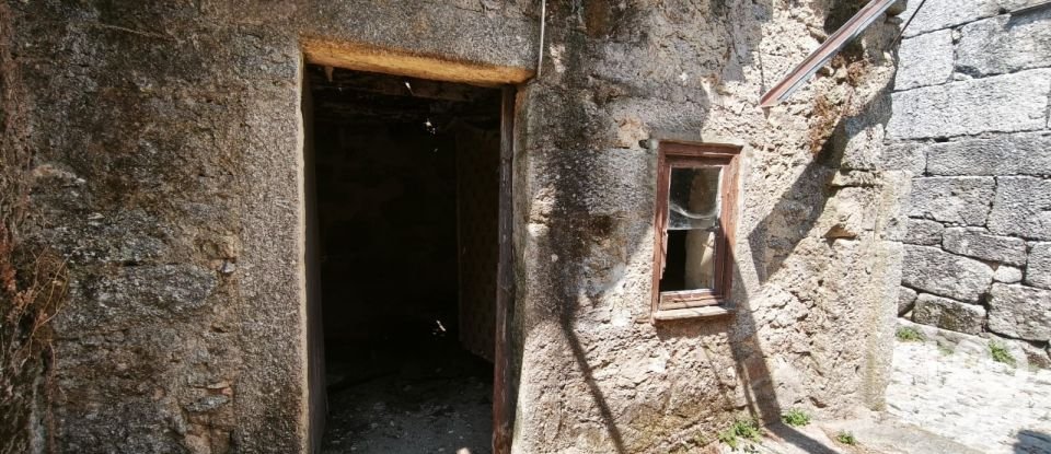 Maison T0 à Seixo da Beira de 186 m²