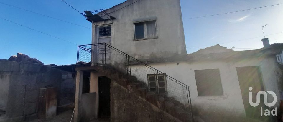 Maison T4 à Canas de Senhorim de 176 m²