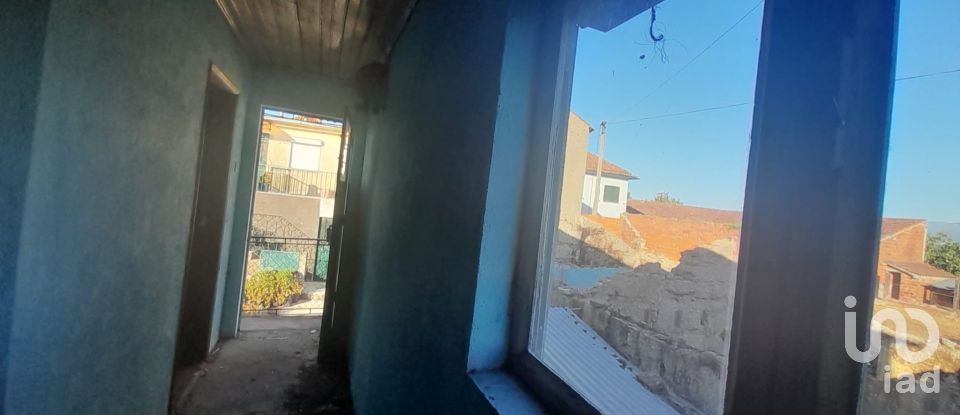 Maison T4 à Canas de Senhorim de 176 m²