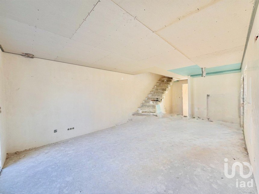 House T3 in Fernão Ferro of 130 m²