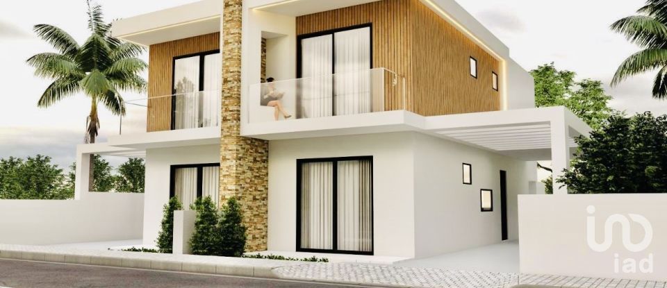 House T3 in Fernão Ferro of 130 m²