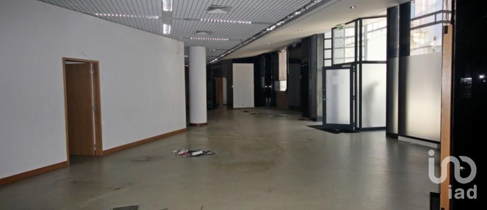 Loja / Estabelecimento Comercial em Santarém (Marvila), Santa Iria Da Ribeira De Santarém, Santarém (São Salvador) E Santarém (São Nicolau) de 403 m²