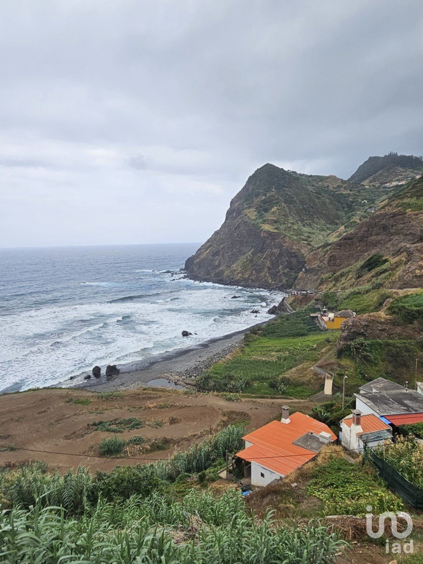 Land in Porto da Cruz of 1,000 m²