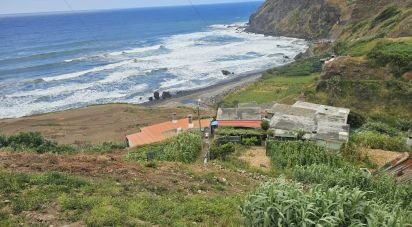 Terrain à Porto da Cruz de 1 000 m²